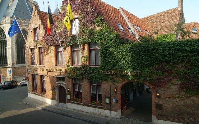 Hotel de Castillion вид на фасад