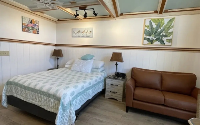 37 Coal Miner's Dream Studio Bedroom Condo by RedAwning