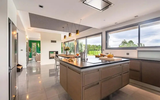 Villa 4 Bedrooms 8 PAX