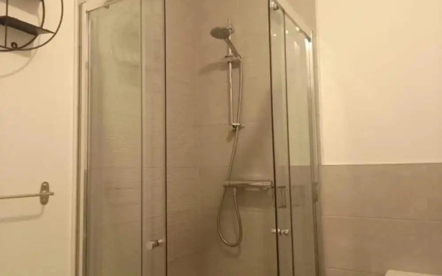 Apartment Sleeps 10 - Pets, Parking, Ev Charging
