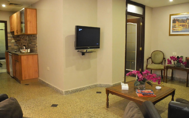 Capri Hotel Suites