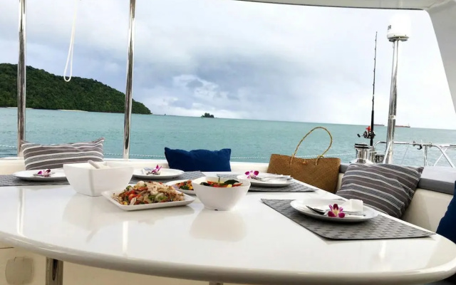 Discover Catamaran Phuket - Lagoon421
