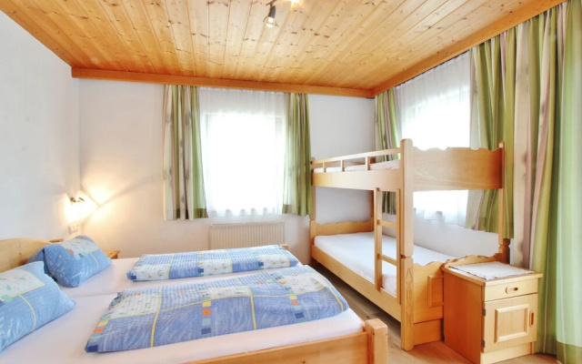 Spacious Apartment in Neukirchen am Großvenediger With Pool
