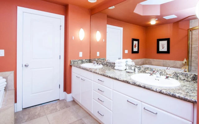 Bayside Condo With Spacious Balcony - Unit Crd0201