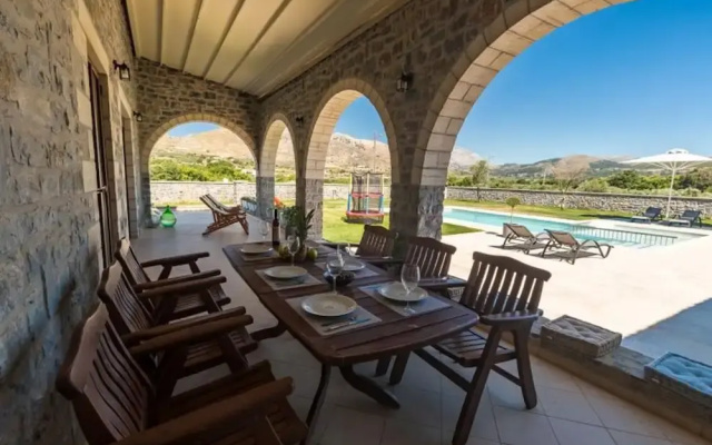 Villa Vilana With Private Pool