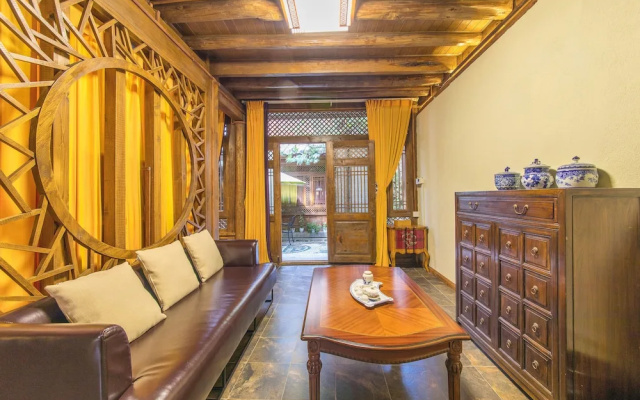 Lijiang Langyun Inn