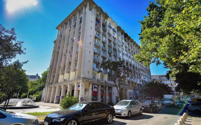 Blue Moon - One Bedroom - Romana Square