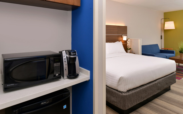Holiday Inn Express & Suites Salem by IHG