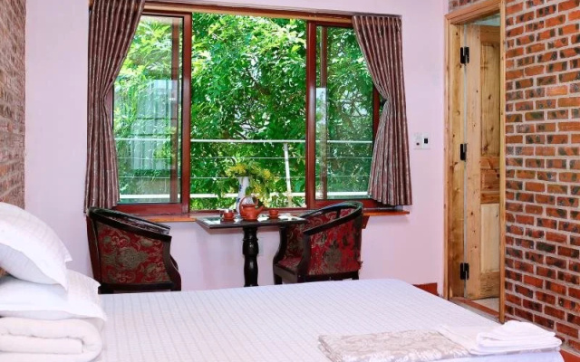 Ho Nui Dinh Hotel