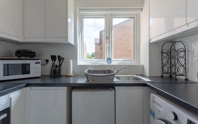 1 Bedroom Apartment Near Surrey Quays