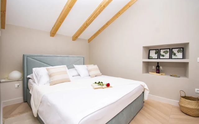 Charming 3-bed House in Tribunj