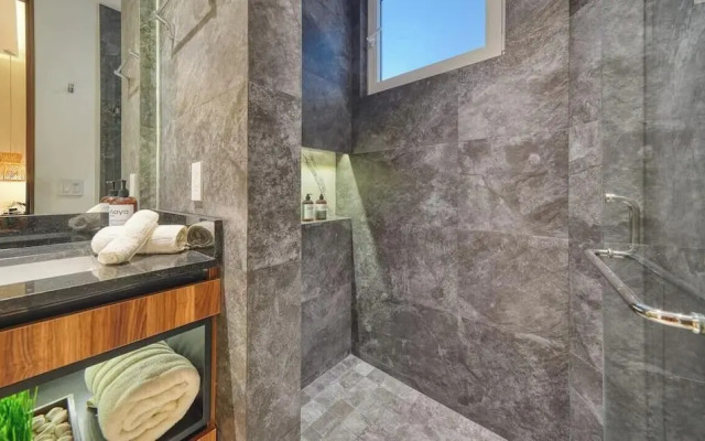 Luxurious 1BR Condo in Zona Romantica - Pool