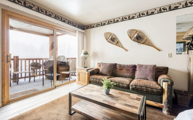 Snow Flower 025-studio Condo by RedAwning