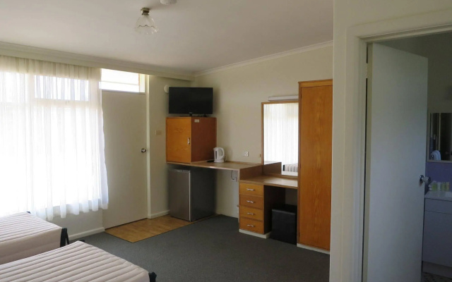 Shifting Sands Motel
