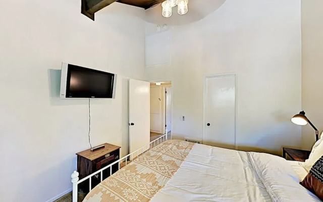 #527 Spacious Condo with Stunning Views