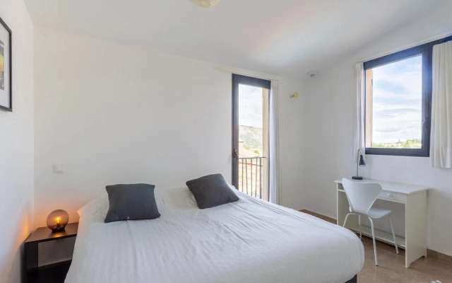 Villa in Malaucene With Mont Ventoux Views