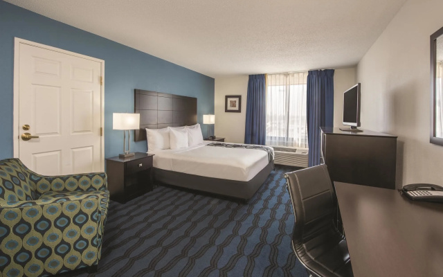 La Quinta Inn & Suites St. Louis Airport - Riverport