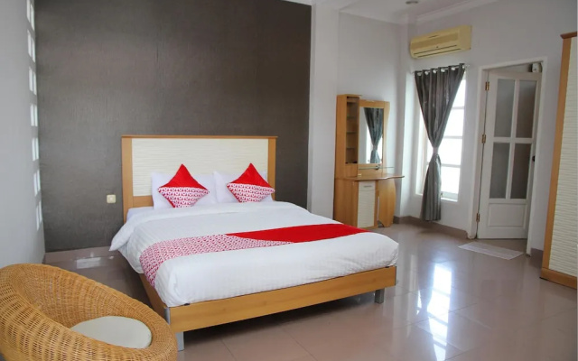 OYO 1098 Rego Hotel
