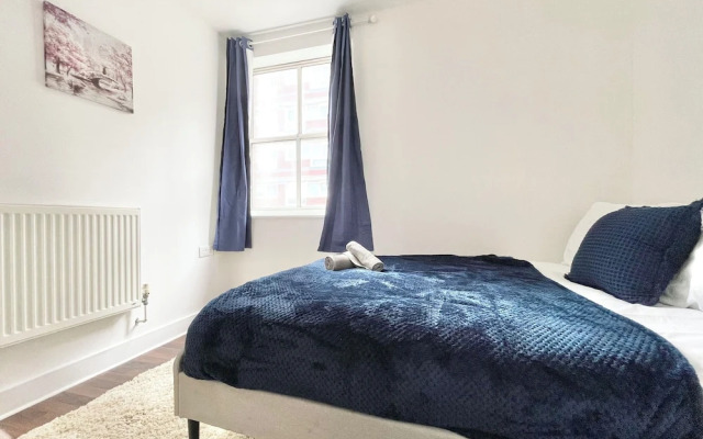 Apartment Sleeps 4 With Free Parking