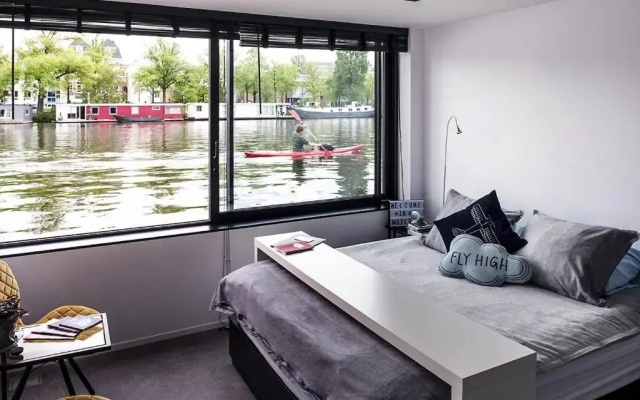 Houseboat Amsterdam - Room with a view