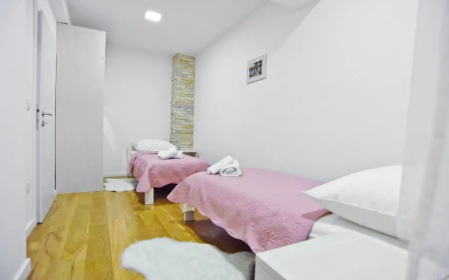 Apartment Domalu Old Town