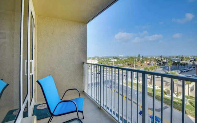 Breezy Daytona Beach Studio w/ Balcony & Views!