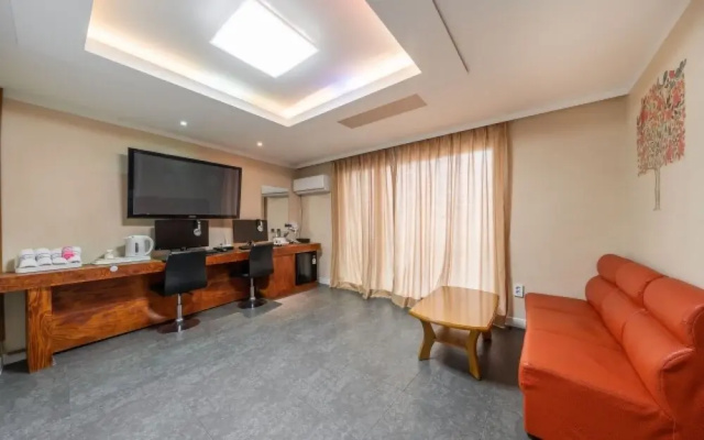 Brown Motel
