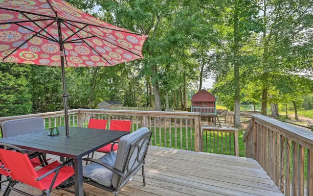 Peaceful Country Retreat w/ Easy Highway Access!