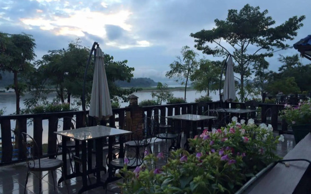 The River House Hotel