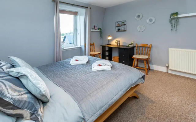 Modern Aberdeen City apartment free parking