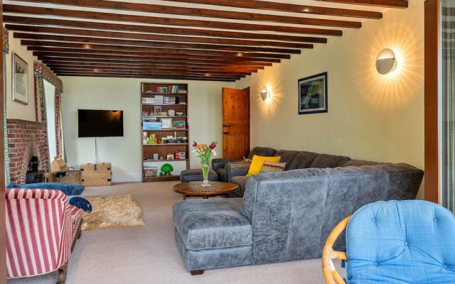 Group House With Sea-views, Veranda, No Deposit