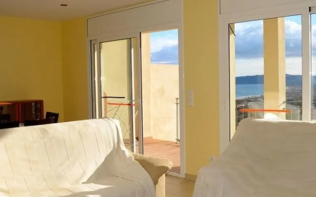 Casa con piscina y bonitas vistas al mar