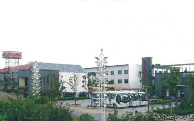 Lake View Garden Hotel вид на фасад