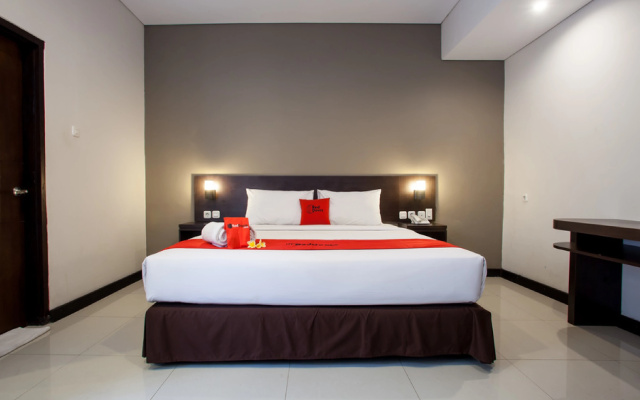 RedDoorz Premium Near Exit Toll Malang