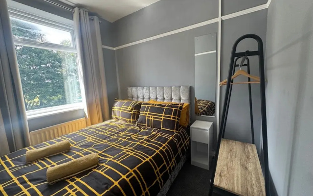 Apt-sleeps 6-parking-ideal for Contractors-garden