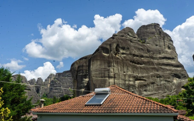Fani's House Under Meteora