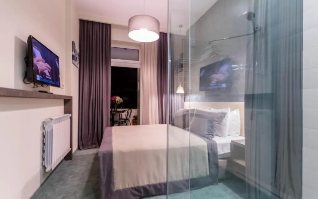 Luxury 3 BR apartment by Freedom square City Center