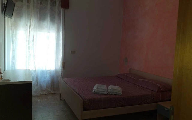 Room-quadruple Room for a Totally Relaxi