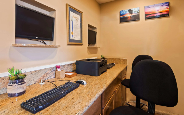 Отель FOUND Hotels, Santa Barbara, Series by Marriott