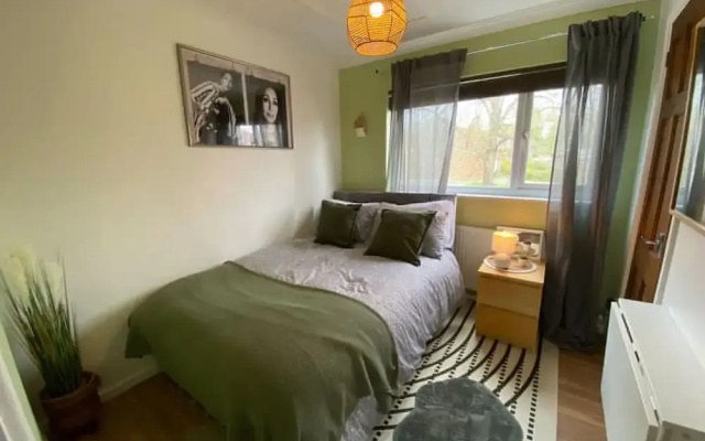 Host Stay Cotman Close