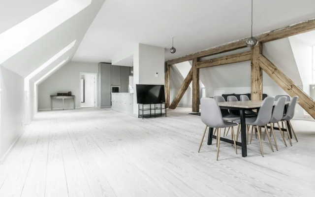 Majestic 300m2 Apartment