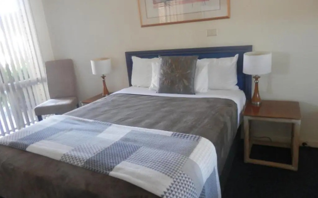 Tall Timbers Motel