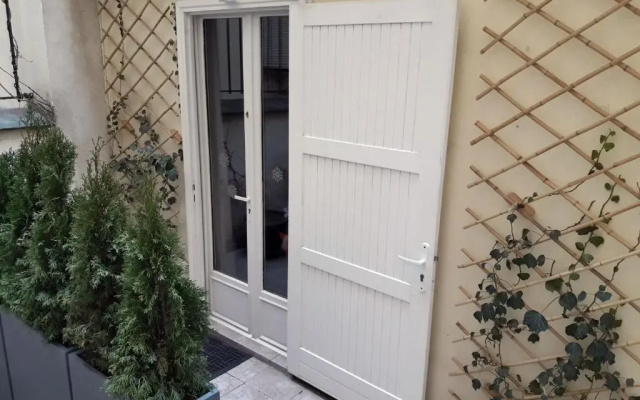 Romantic tiny house in Paris