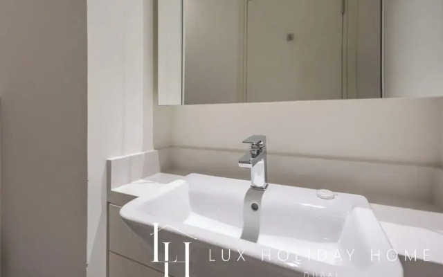 LUX The Business Bay Executive Suite