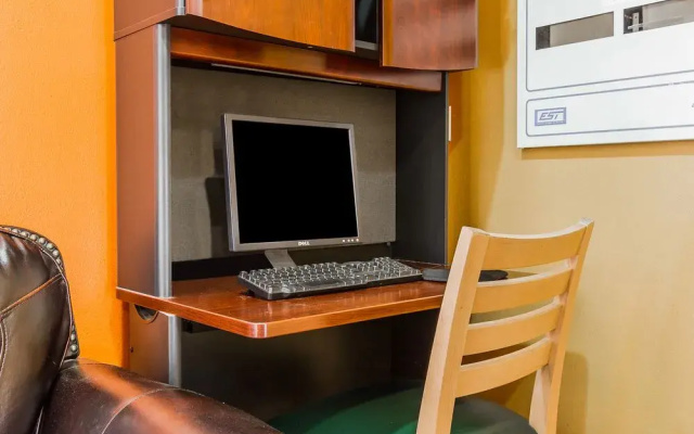 Quality Inn & Suites at Metro Center