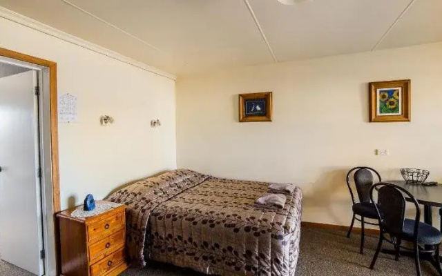 Richmond Motel & Top 10 Holiday Park
