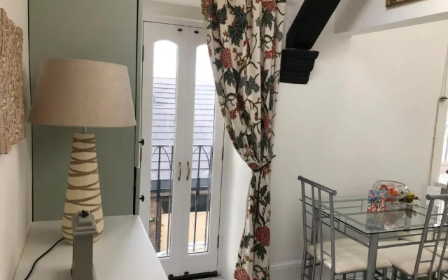 Charming 2-bed Apartment in Waterloo, Liverpool