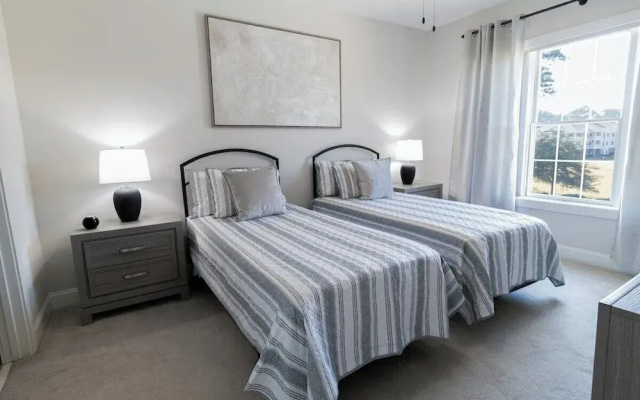 Magnolia Pointe Luster Leaf 4894-303