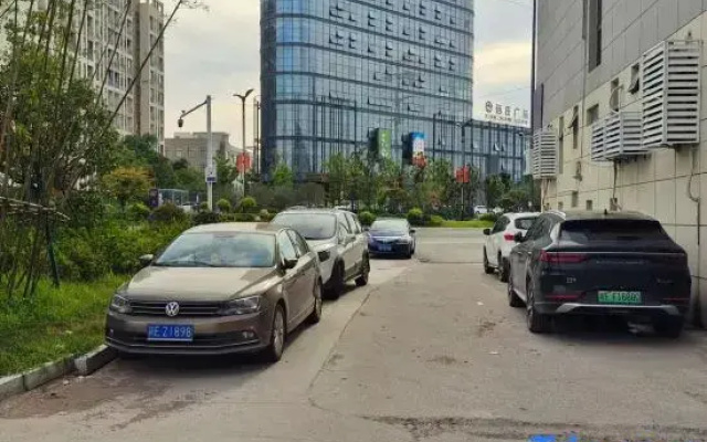Wanshihe Serviced Apartment (Qianshan Garden)