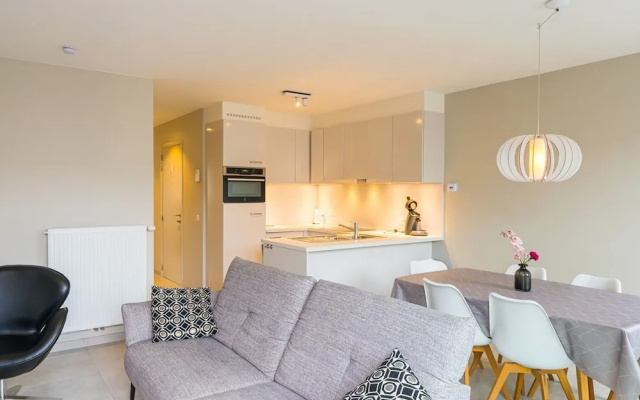 Modern Apartment With Spacious Terrace